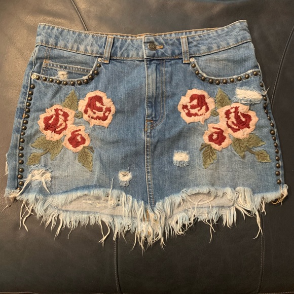 Free People Dresses & Skirts - Free People embroidered jean mini-skirt size 27.